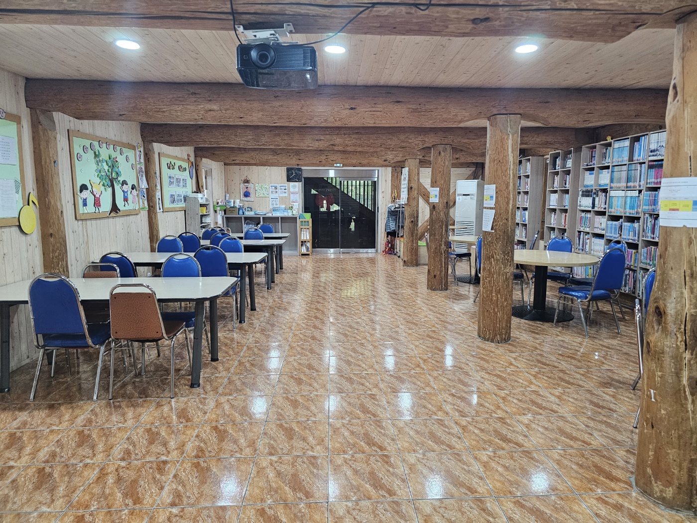 1번째 이미지:새생활교회 1층에 새생활지역아동센터를 운영하고 있습니다. 1