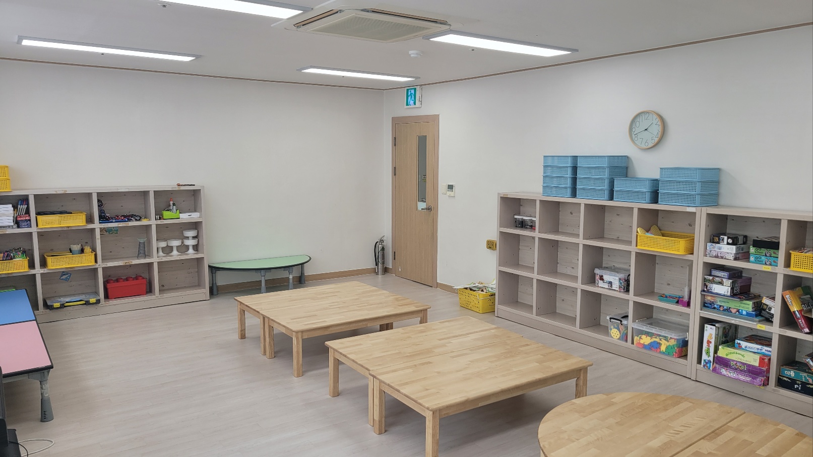 3번째 이미지:센터 입구입니다. 3